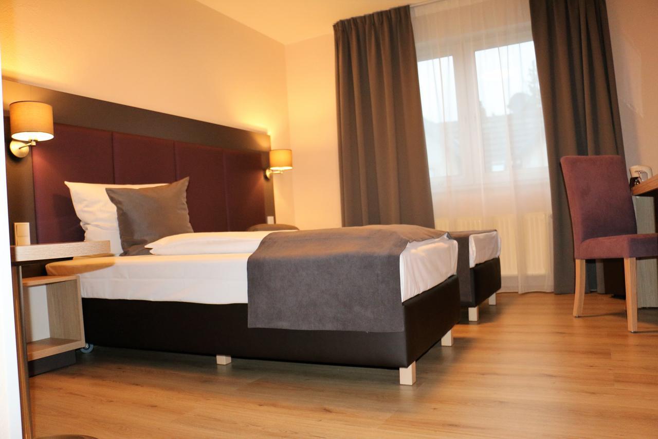 Hotel Zum Brunnen Steinbach im Taunus Esterno foto